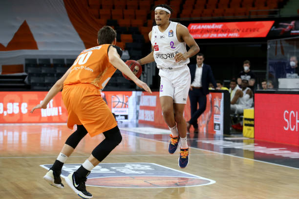 鲍恩沉着冷 鲍恩沉着冷