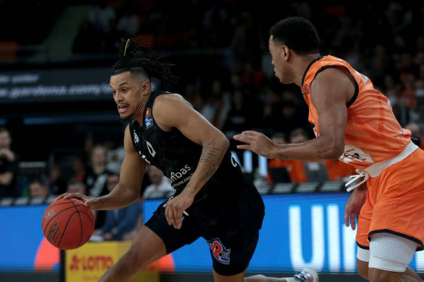 她不断调整 她不断调整