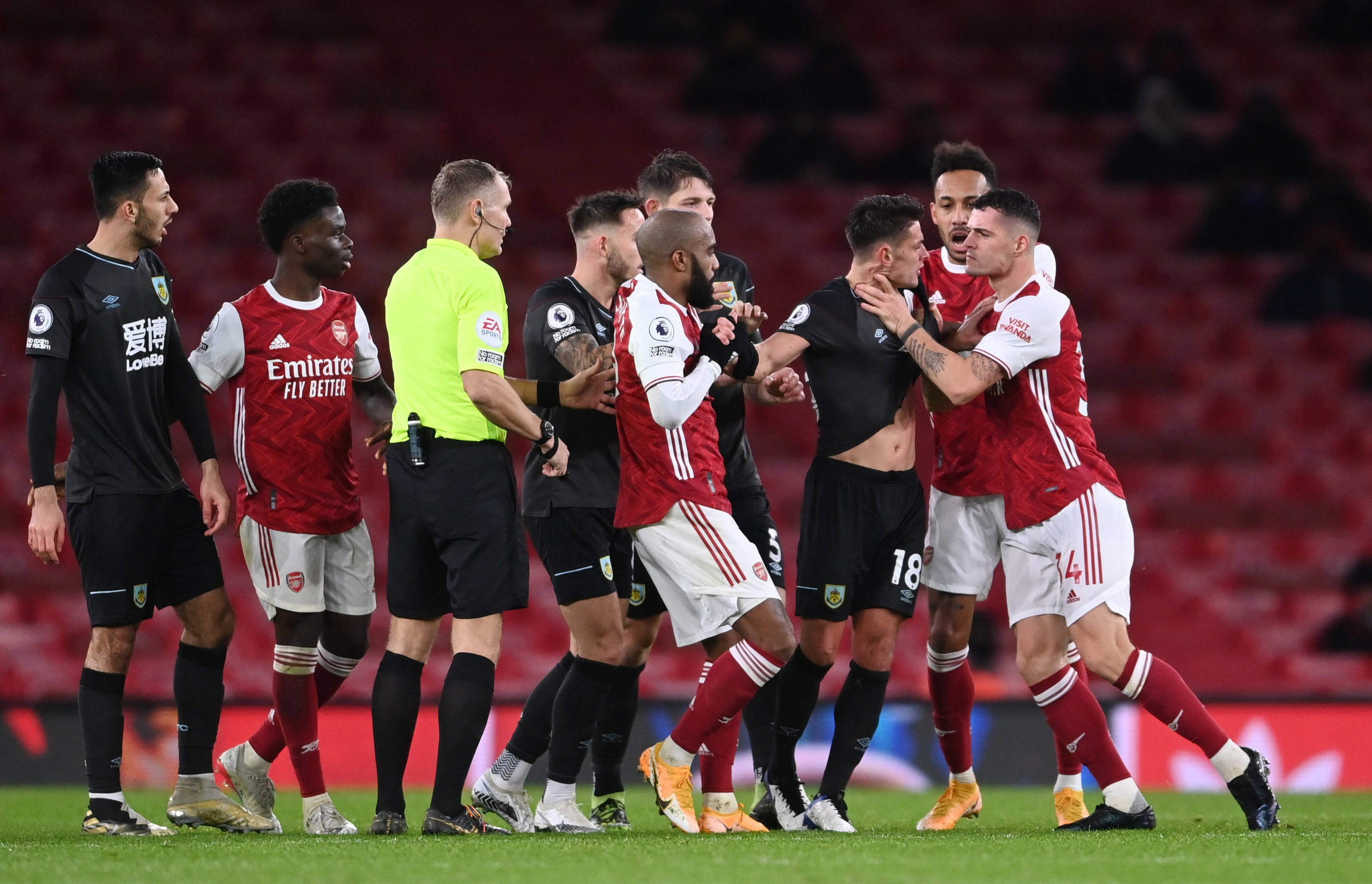 现了截然不 现了截然不