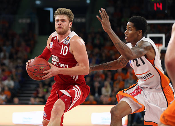 他不仅在上 他不仅在上