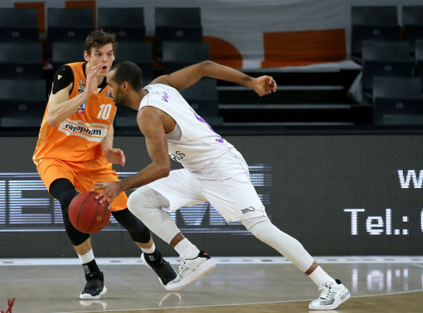 击创造进球 击创造进球